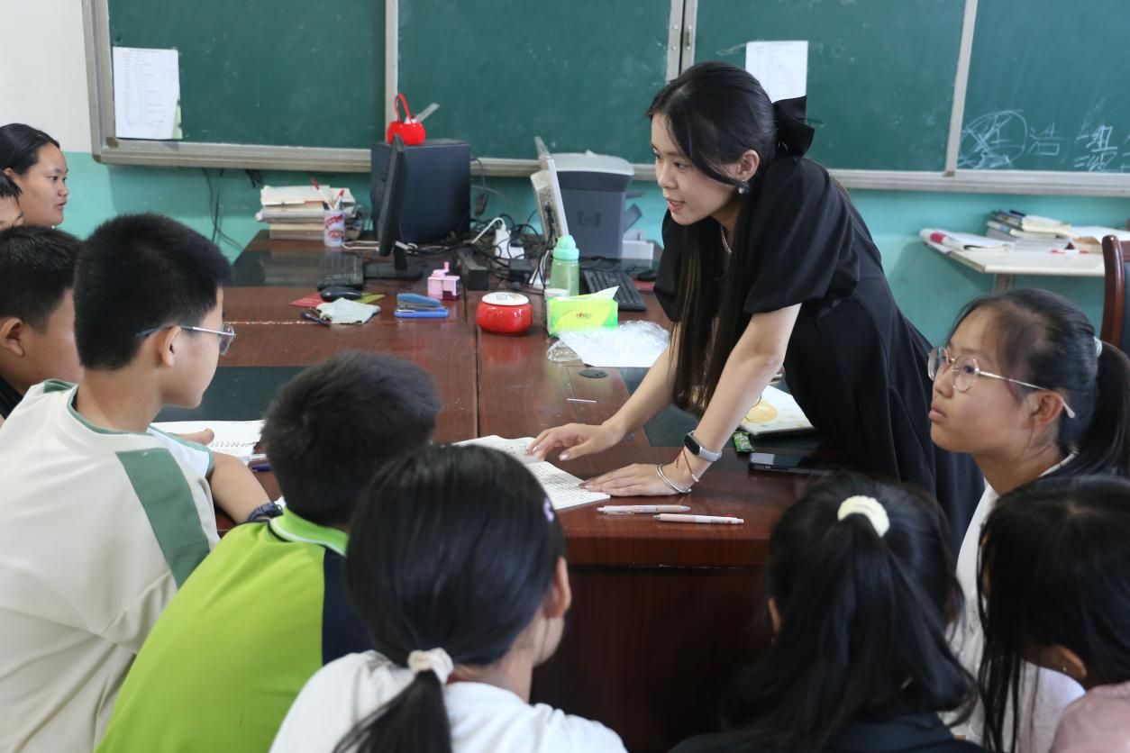 队员们深入临西县育才小学